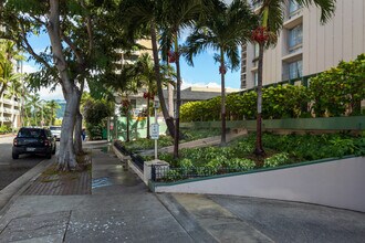 The Palms in Honolulu, HI - Building Photo - Building Photo