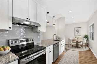 2918 Highland Dr SE in Smyrna, GA - Foto de edificio - Building Photo