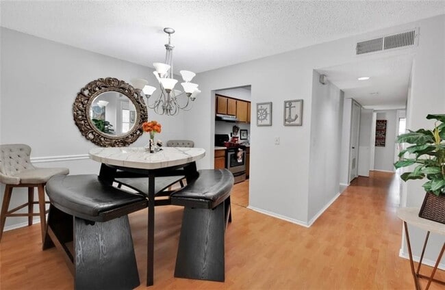 2411 Huntingdon, 2411 in Sandy Springs, GA - Building Photo - Building Photo