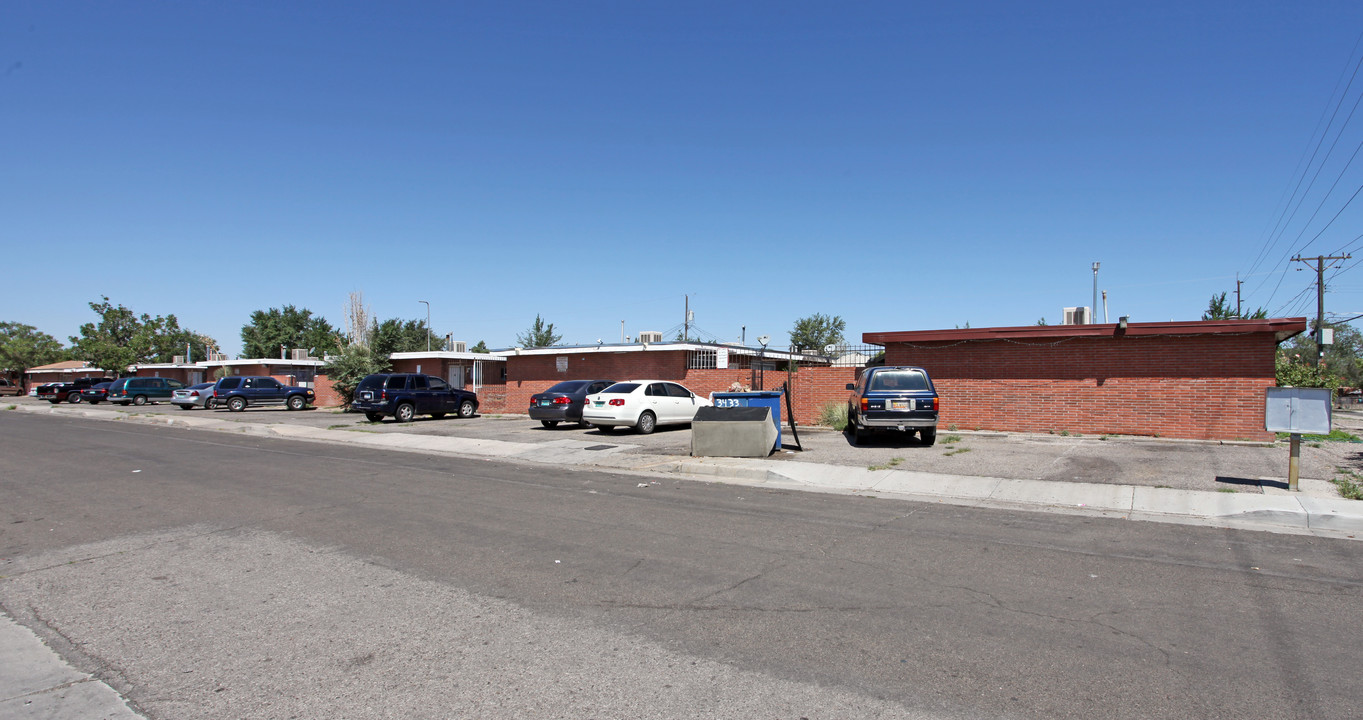 3409-3437 Ross Ave SE in Albuquerque, NM - Building Photo