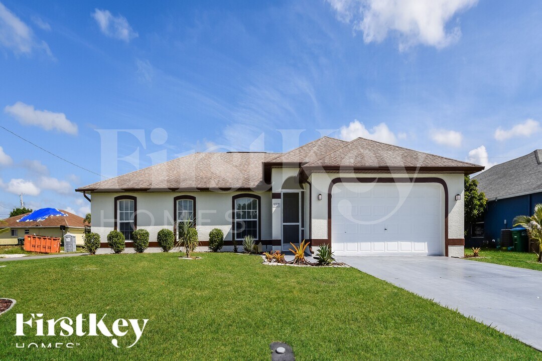 817 NE 9th St, Unit 504 in Cape Coral, FL - Building Photo