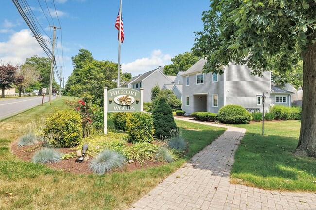 104 Hickory Woods Ln