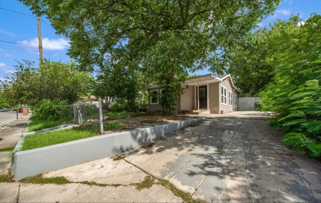 4923 Blessing St in San Antonio, TX - Building Photo - Building Photo