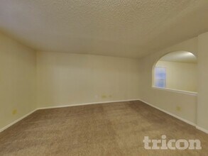 8146 Firefly Way in Indianapolis, IN - Foto de edificio - Building Photo