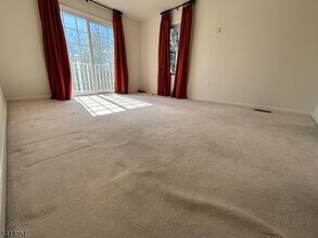 18 Ashley Ct in Hawthorne, NJ - Building Photo - Building Photo