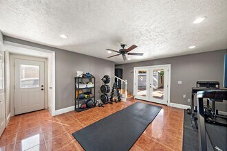 21314 4 Oaks Dr in Houston, TX - Building Photo - Building Photo