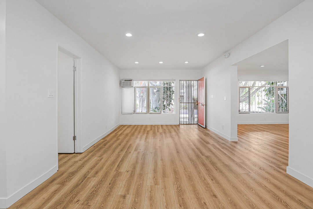 951 N Curson Ave, Unit 1 in West Hollywood, CA - Foto de edificio
