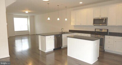 9516 Mary Geneva Ln in Owings Mills, MD - Building Photo - Building Photo
