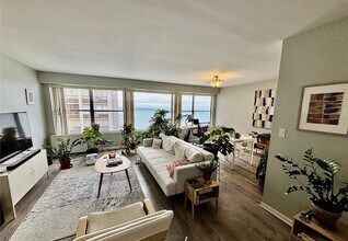 6157 N Sheridan Rd in Chicago, IL - Building Photo - Building Photo