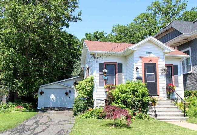 property at 1436 W New York Ave