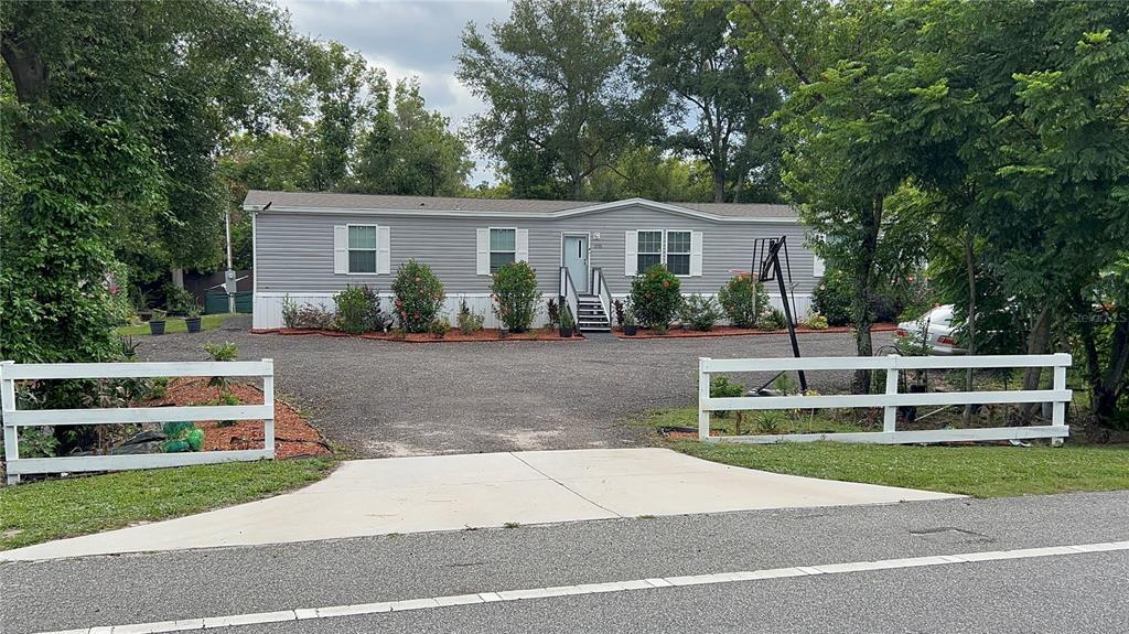 31701 FL-44 in Eustis, FL - Foto de edificio