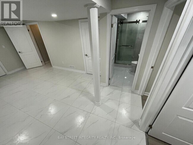 36 Sunnyside Hill Rd in Markham, ON - Building Photo - Building Photo