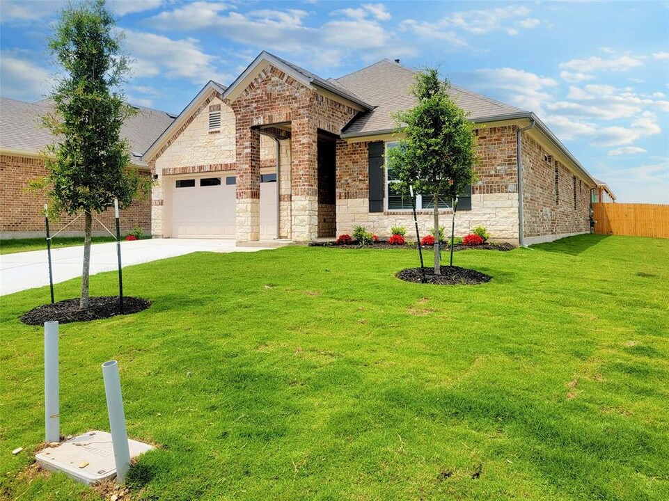 329 Abruzzi St in Leander, TX - Building Photo