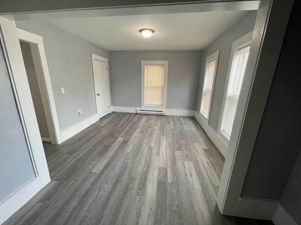 414 Manchester St in Manchester, NH - Building Photo