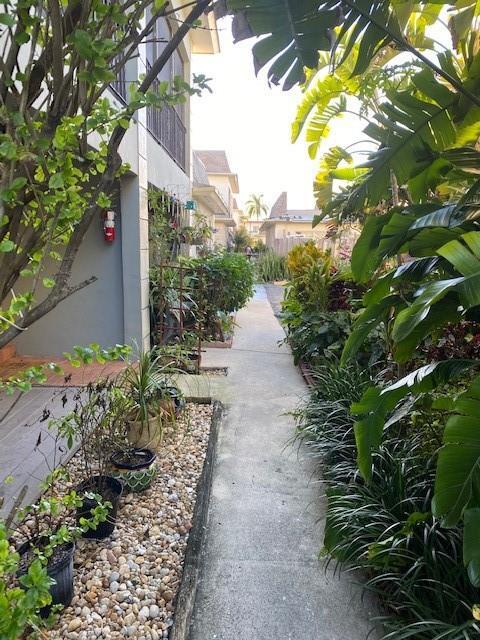 2452 Taylor St in Hollywood, FL - Building Photo