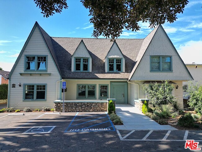 2739 S Budlong Ave in Los Angeles, CA - Building Photo - Building Photo