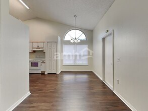 555 Whiskey Creek Ct in Ocoee, FL - Foto de edificio - Building Photo