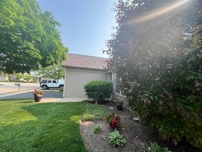 13222 Poplar Way in Huntley, IL - Building Photo - Building Photo