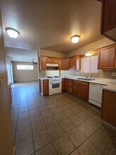 240 N Bollinger St in Visalia, CA - Building Photo - Building Photo