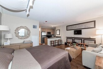 350 N Desplaines St in Chicago, IL - Building Photo - Building Photo