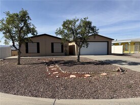 4479 Lynda Cir in Bullhead City, AZ - Building Photo