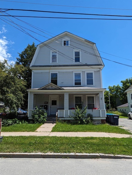 400 Cliff St, Unit 3 in St Johnsbury, VT - Building Photo