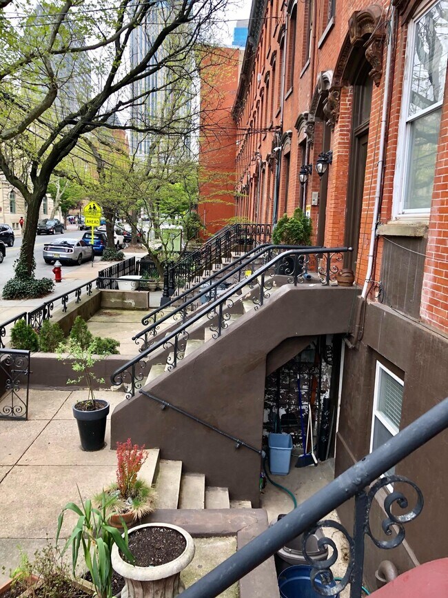 169 Grand St in Jersey City, NJ - Building Photo - Building Photo