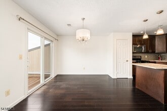 11 Colton Cir in West Orange, NJ - Building Photo - Building Photo