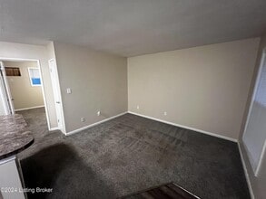 4220 Flintlock Dr in Louisville, KY - Building Photo - Building Photo