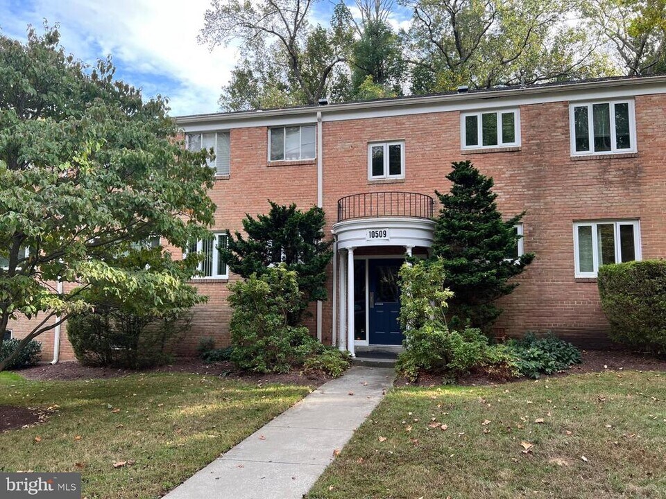 10509 Montrose Ave in Bethesda, MD - Building Photo