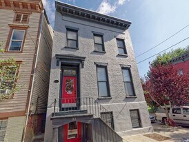 31 Bleecker Pl in Albany, NY - Building Photo