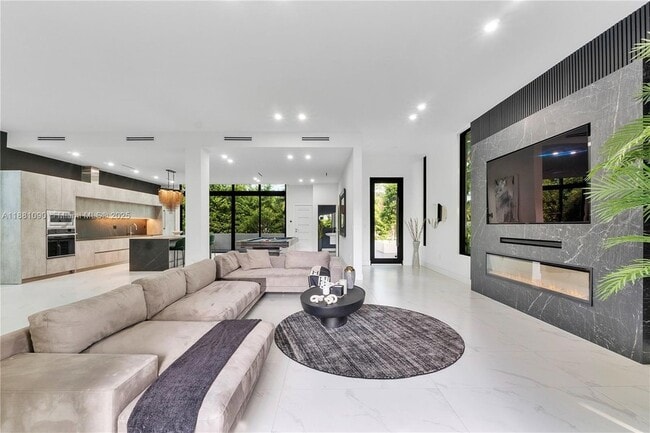 4364 Alton Rd, Unit 303 in Miami Beach, FL - Building Photo - Building Photo