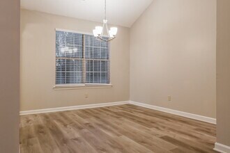 5709 Rex Mill Dr in Rex, GA - Foto de edificio - Building Photo