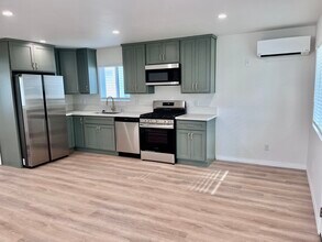 2128 El Sereno Ave in Altadena, CA - Building Photo - Building Photo