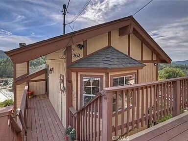 262 Delle Dr in Crestline, CA - Building Photo - Building Photo