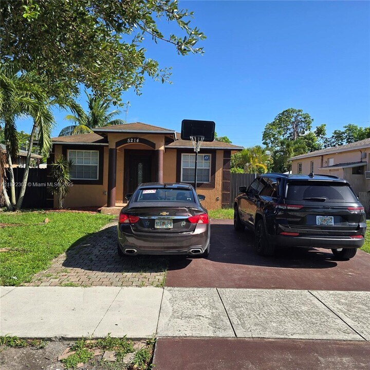 5214 Wiley St in Hollywood, FL - Building Photo