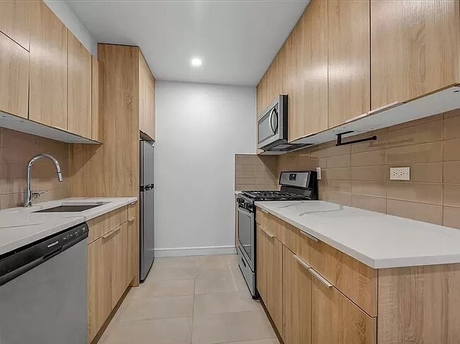 880 68th St in Brooklyn, NY - Building Photo - Building Photo