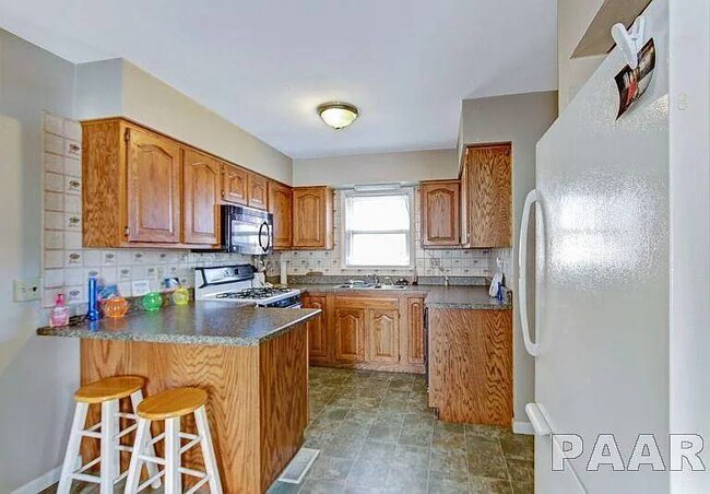 313 W Thomas St in Toulon, IL - Building Photo - Building Photo