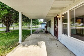 205 Mooreland Dr in New Whiteland, IN - Building Photo - Building Photo