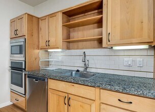 4132 S Corbett Ave in Portland, OR - Building Photo - Building Photo