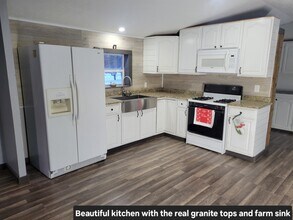 W6764 Rural Est in Necedah, WI - Foto de edificio - Building Photo