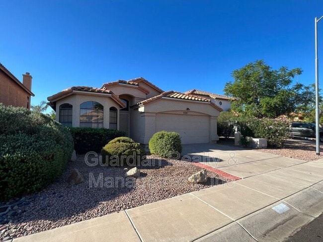 5941 E Kelton Ln in Scottsdale, AZ - Foto de edificio - Building Photo
