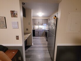 5 Timberwood Dr, Unit 206 in Goffstown, NH - Building Photo