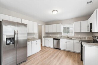 1431 Lorenzo Dr SW in Atlanta, GA - Building Photo - Building Photo