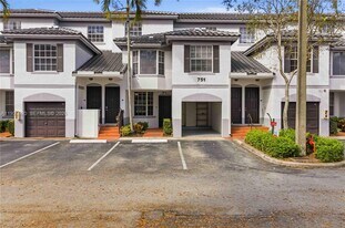 751 SW 148th Ave in Davie, FL - Building Photo