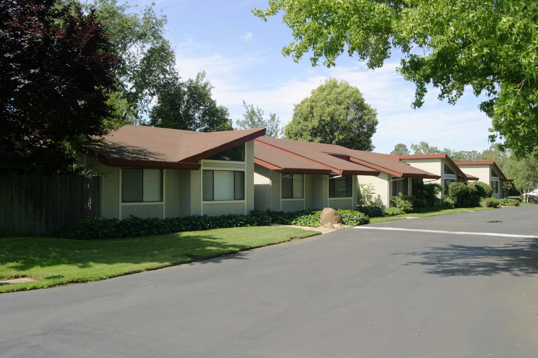 Whispering Oaks in Elk Grove, CA - Building Photo