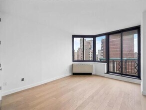 303 E 60th St in New York, NY - Building Photo - Building Photo