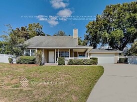 1319 Cove Pl in Tavares, FL - Building Photo