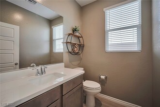 10010 Desert Azure St in Las Vegas, NV - Building Photo - Building Photo