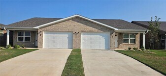 620 NW 69th Ave in Bentonville, AR - Building Photo